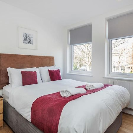 Roomspace Serviced Apartments - Swan House Leatherhead Exteriér fotografie